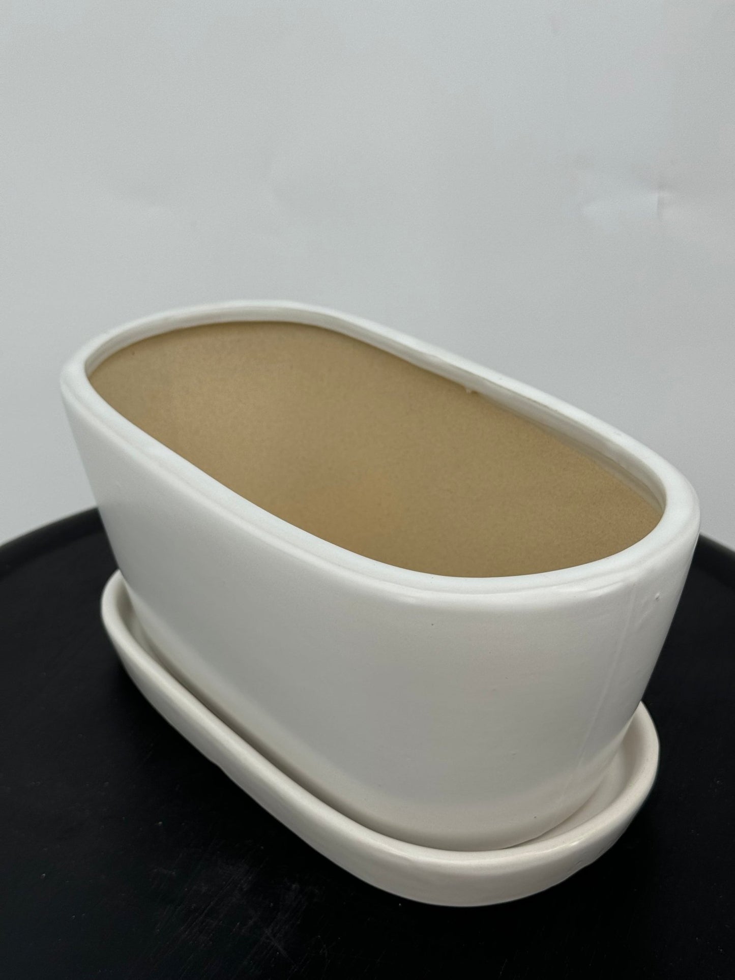 כד אליפסה לבן אורך 25 רוחב 13 - רוטין (ירוק במרפסת לשעבר)