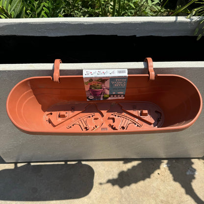 אדנית עם מתלים למעקה - רוטין (ירוק במרפסת לשעבר)