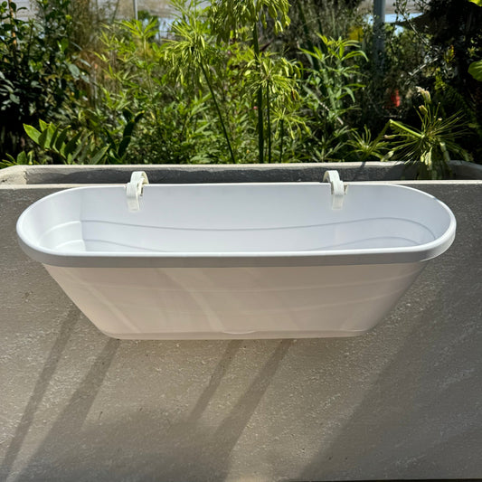 אדנית עם מתלים למעקה - רוטין (ירוק במרפסת לשעבר)