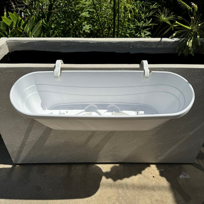 אדנית עם מתלים למעקה - רוטין (ירוק במרפסת לשעבר)