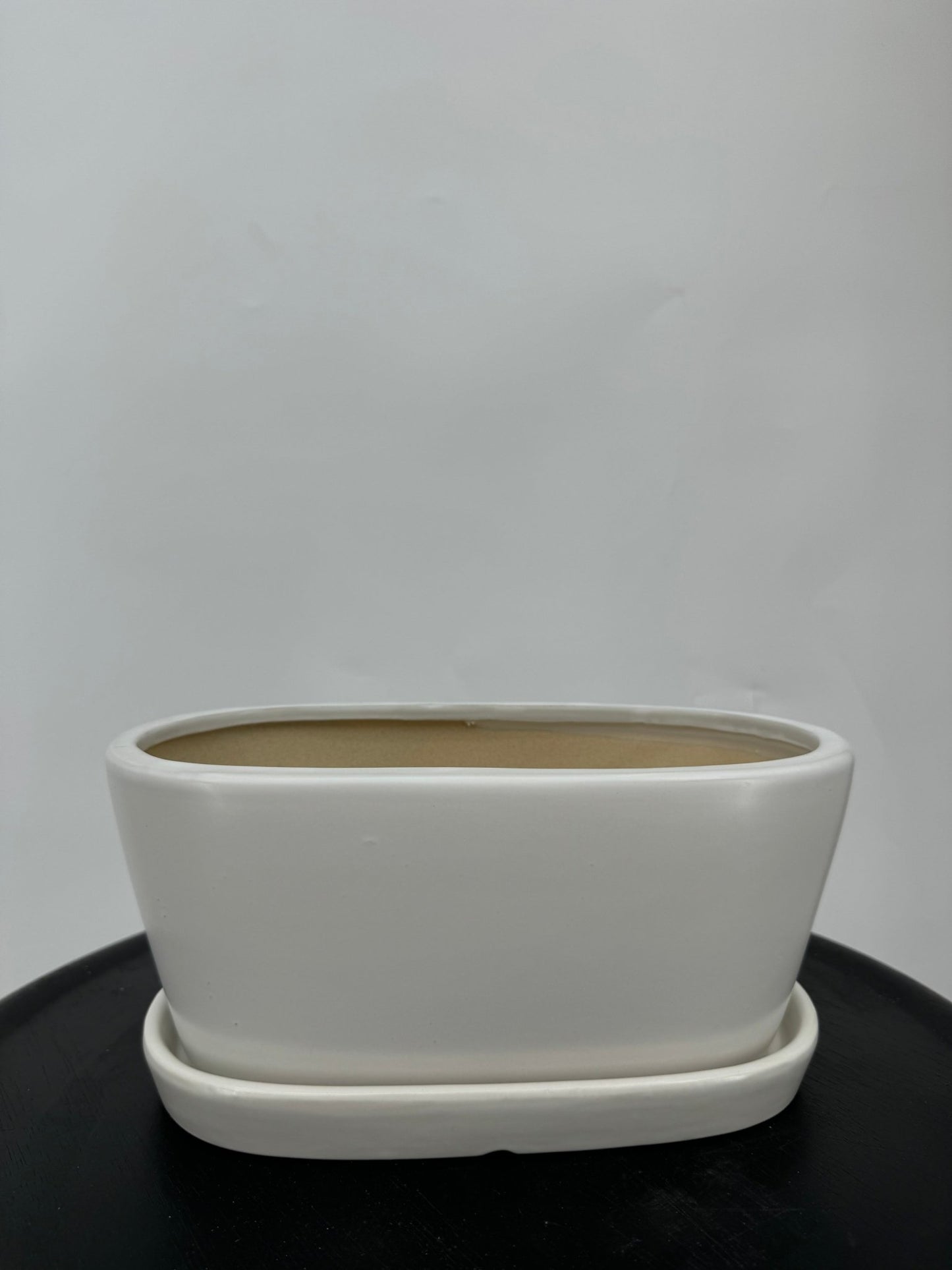 כד אליפסה לבן אורך 25 רוחב 13 - רוטין (ירוק במרפסת לשעבר)