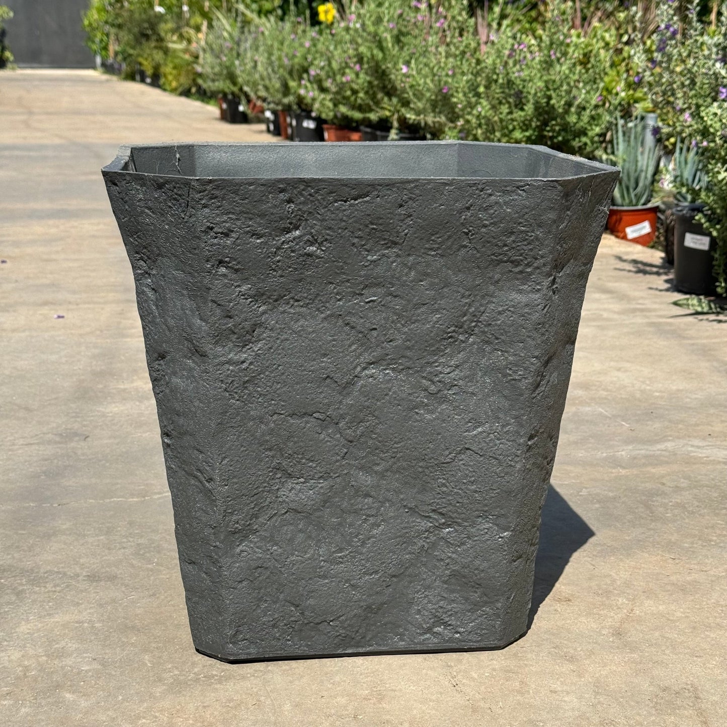 כד דמוי אבן יוקרתי במגוון גוונים 37x37 - רוטין (ירוק במרפסת לשעבר)