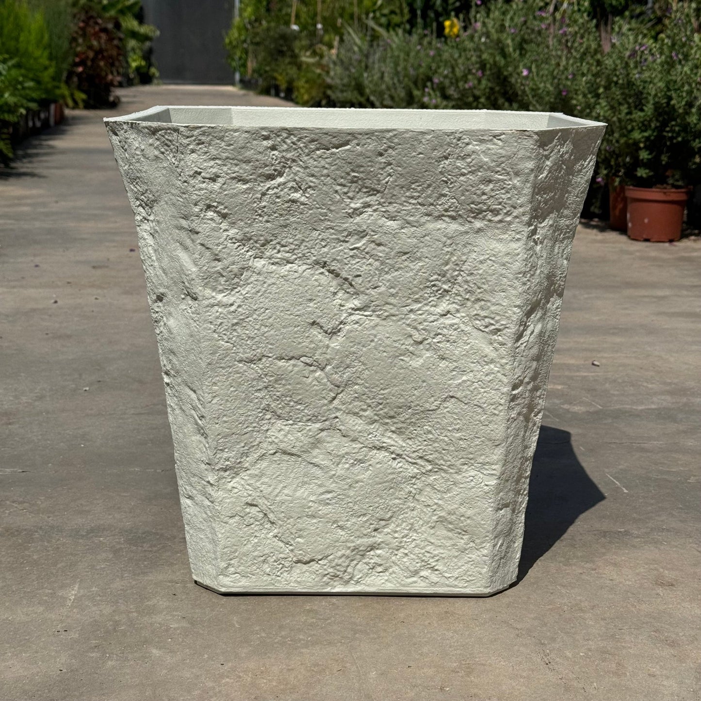 כד דמוי אבן יוקרתי במגוון גוונים 37x37 - רוטין (ירוק במרפסת לשעבר)