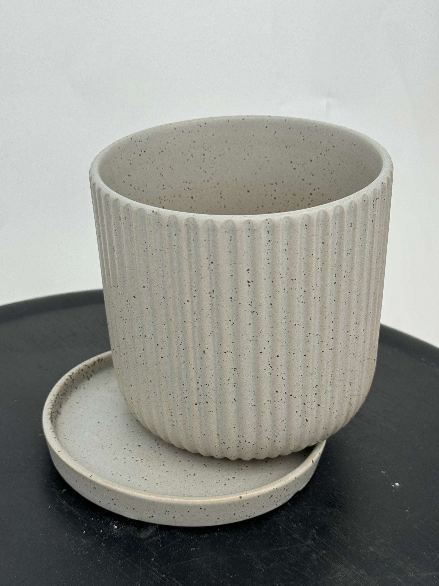 כד פסים אפור 13 ס״מ - רוטין (ירוק במרפסת לשעבר)