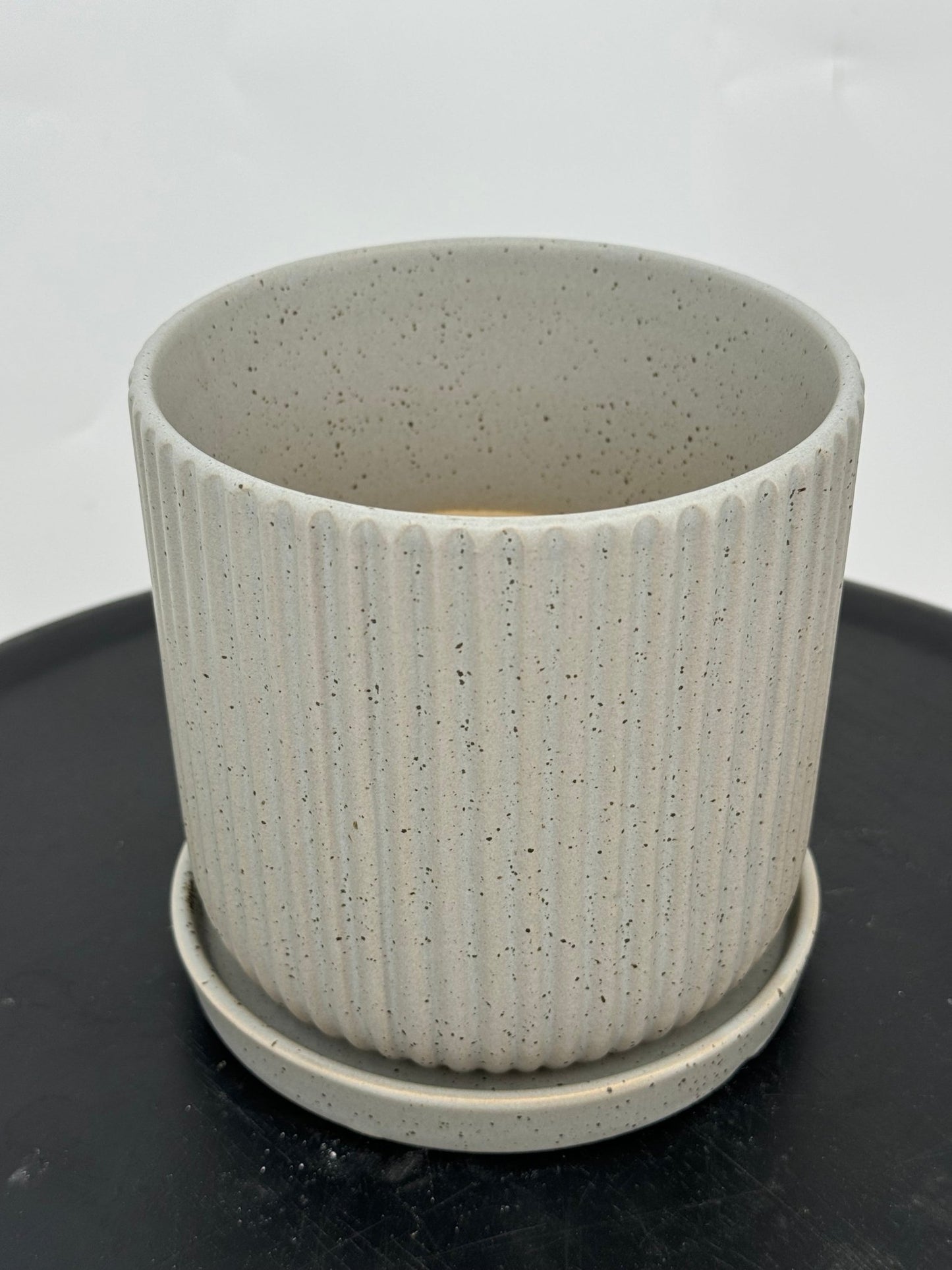 כד פסים אפור 13 ס״מ - רוטין (ירוק במרפסת לשעבר)