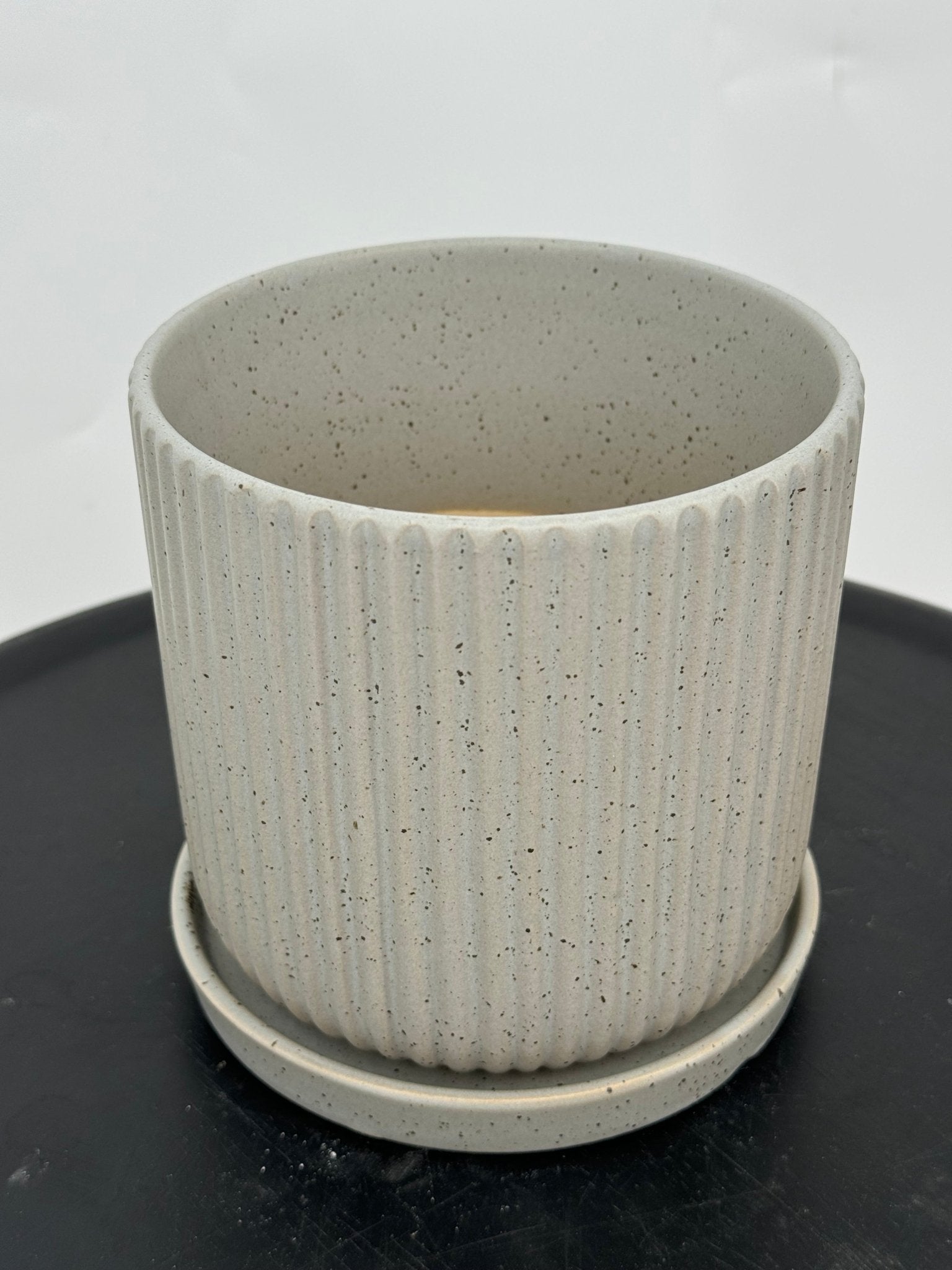 כד פסים אפור 13 ס״מ - רוטין (ירוק במרפסת לשעבר)