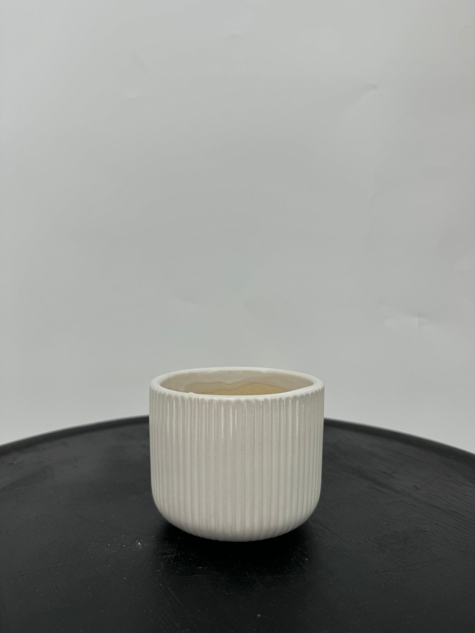 כד פסים לבן לקקטוס - קוטר 9ס״מ - רוטין (ירוק במרפסת לשעבר)