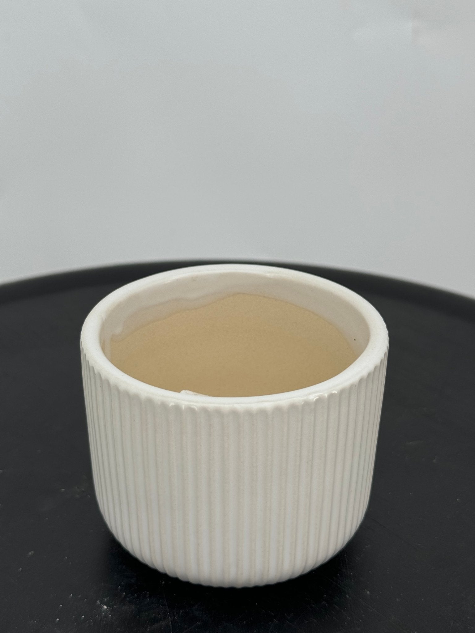 כד פסים לבן לקקטוס - קוטר 9ס״מ - רוטין (ירוק במרפסת לשעבר)