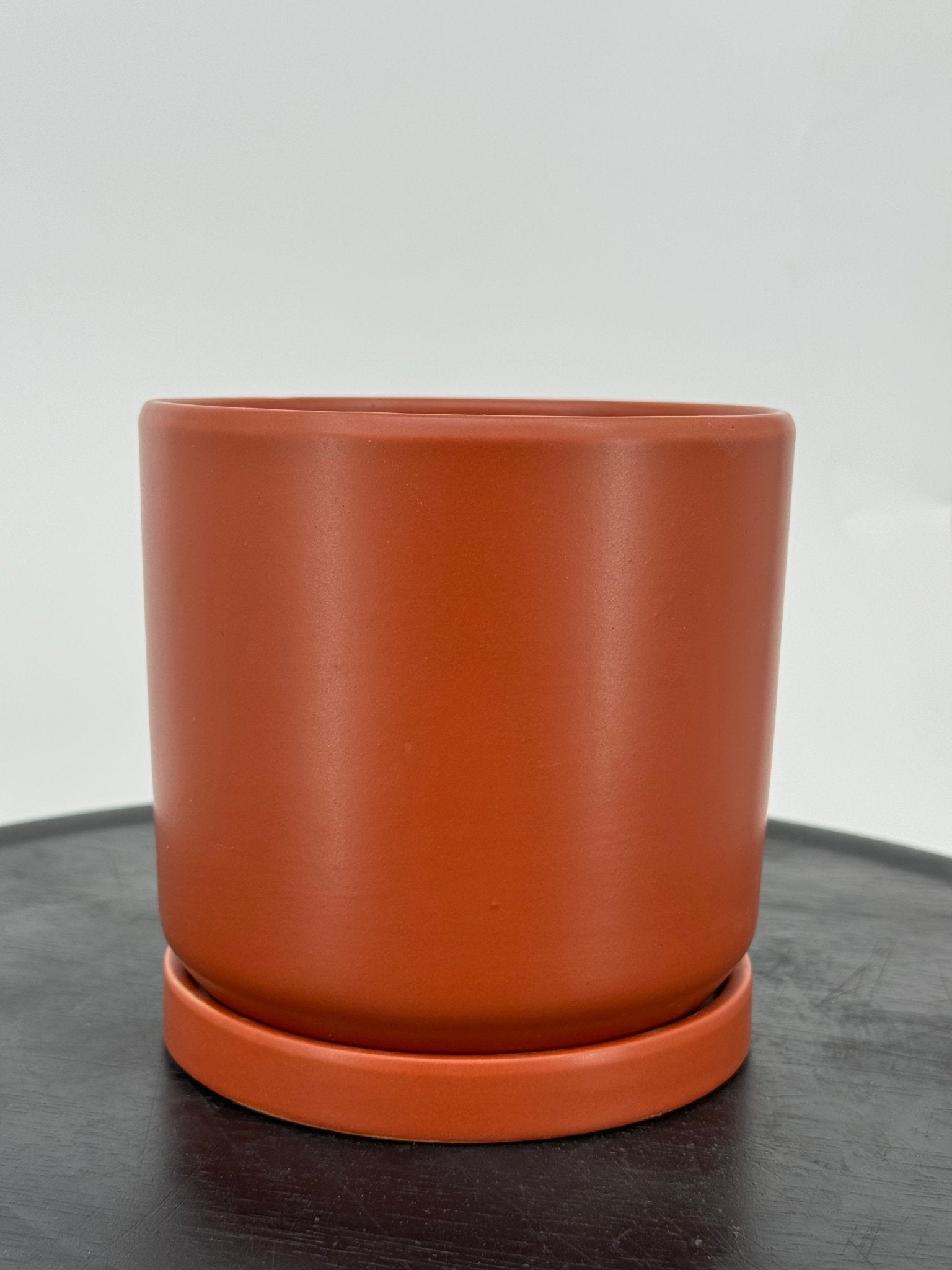 כד צילינדר אדום אדמה קוטר 13 ס״מ - רוטין (ירוק במרפסת לשעבר)