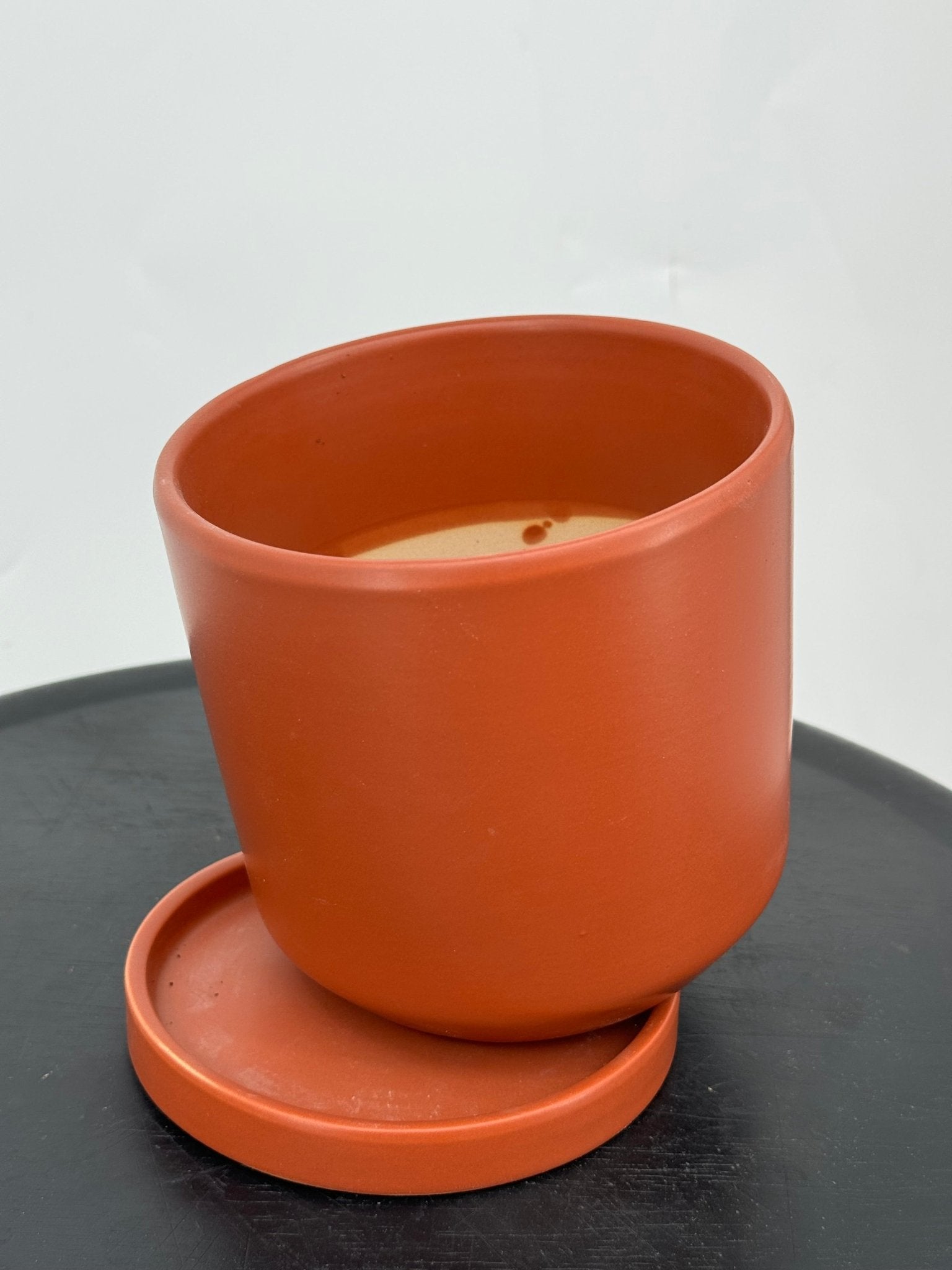 כד צילינדר אדום אדמה קוטר 13 ס״מ - רוטין (ירוק במרפסת לשעבר)