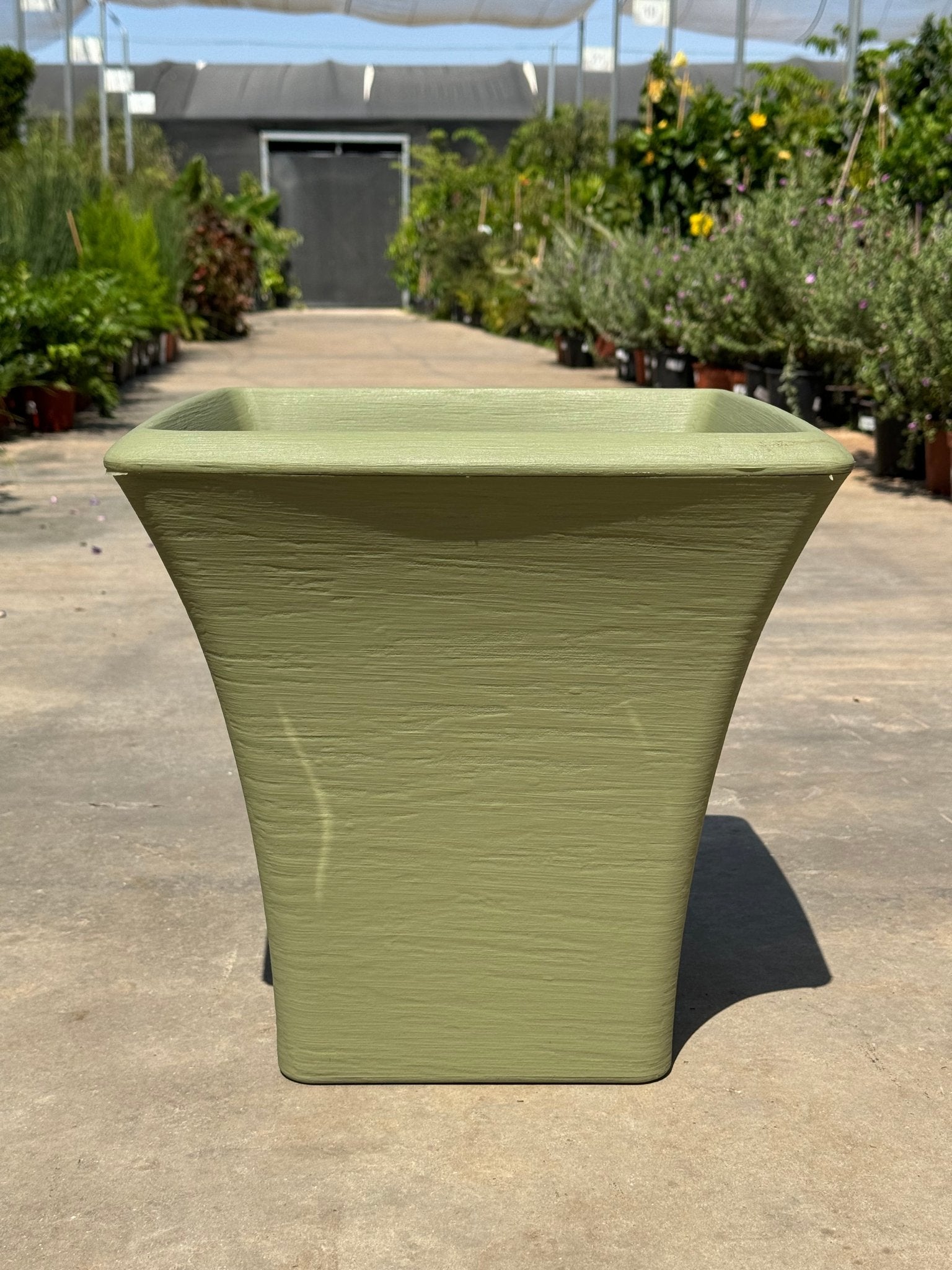 כד מרובע בגימור יוקרתי, 35 - 35, במגוון צבעים - רוטין (ירוק במרפסת לשעבר)