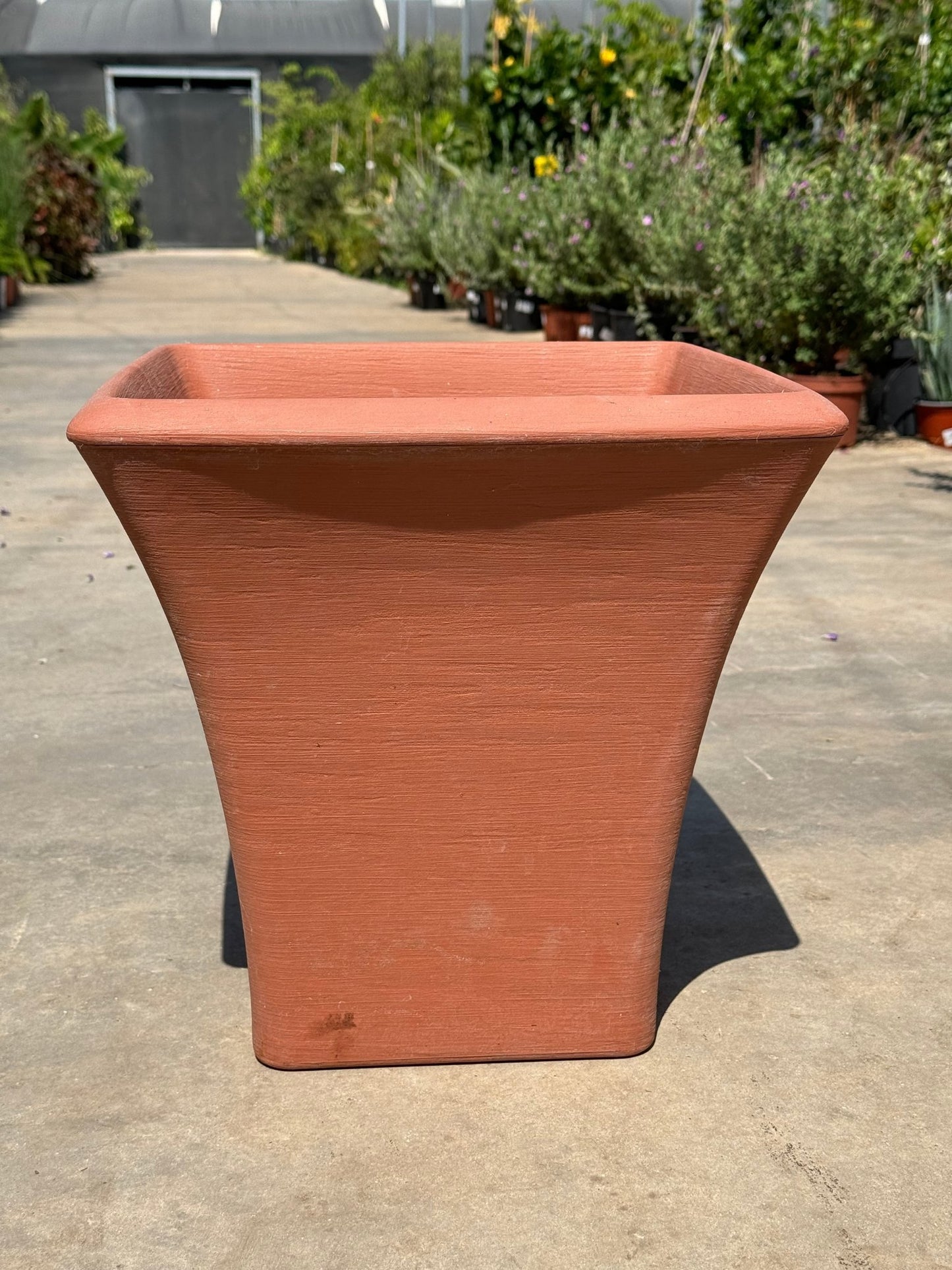 כד מרובע בגימור יוקרתי, 35 - 35, במגוון צבעים - רוטין (ירוק במרפסת לשעבר)