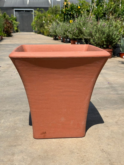 כד מרובע בגימור יוקרתי, 35 - 35, במגוון צבעים - רוטין (ירוק במרפסת לשעבר)