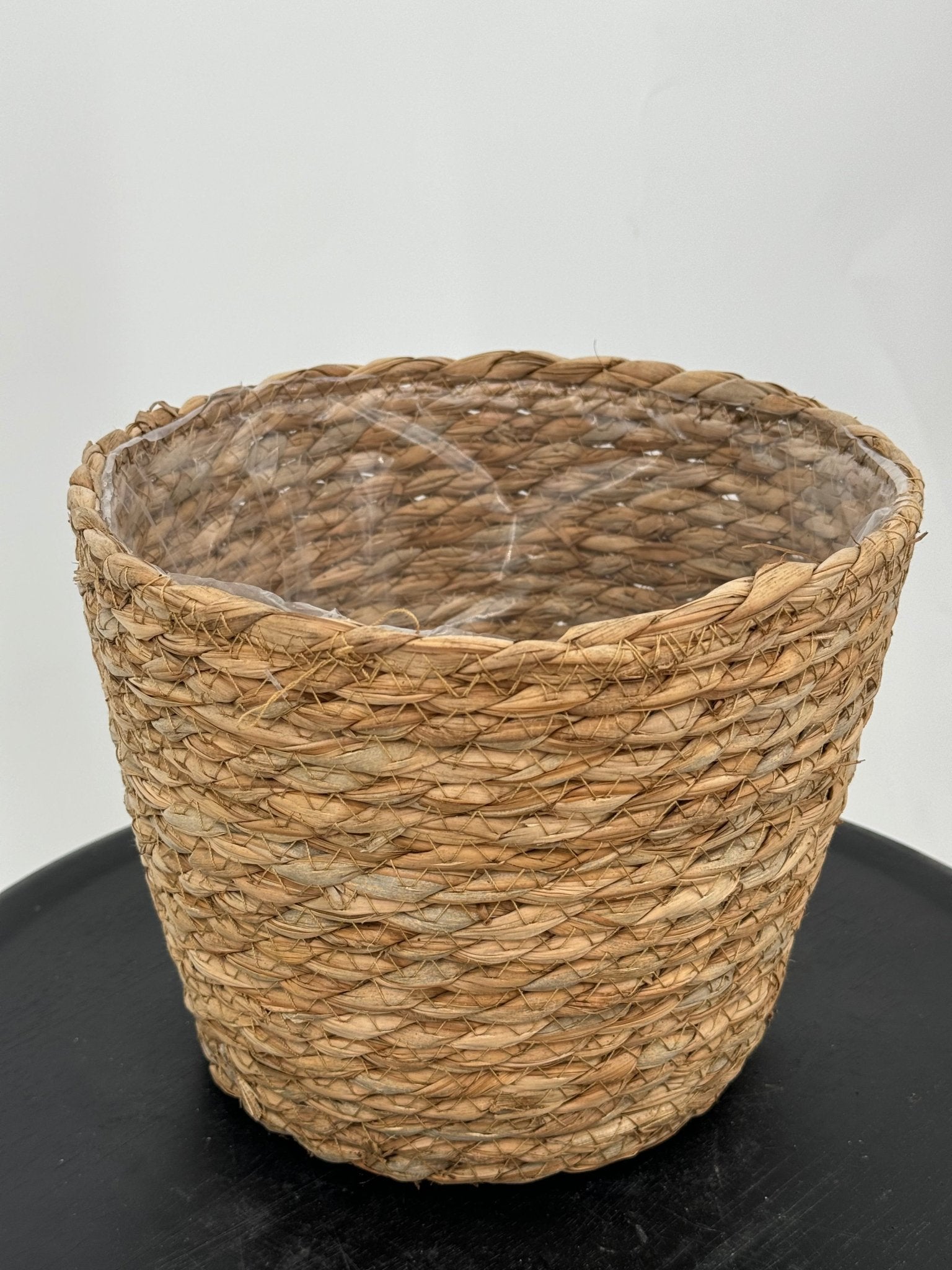 עציץ קש קוטר 13\16\22 ס״מ - רוטין (ירוק במרפסת לשעבר)