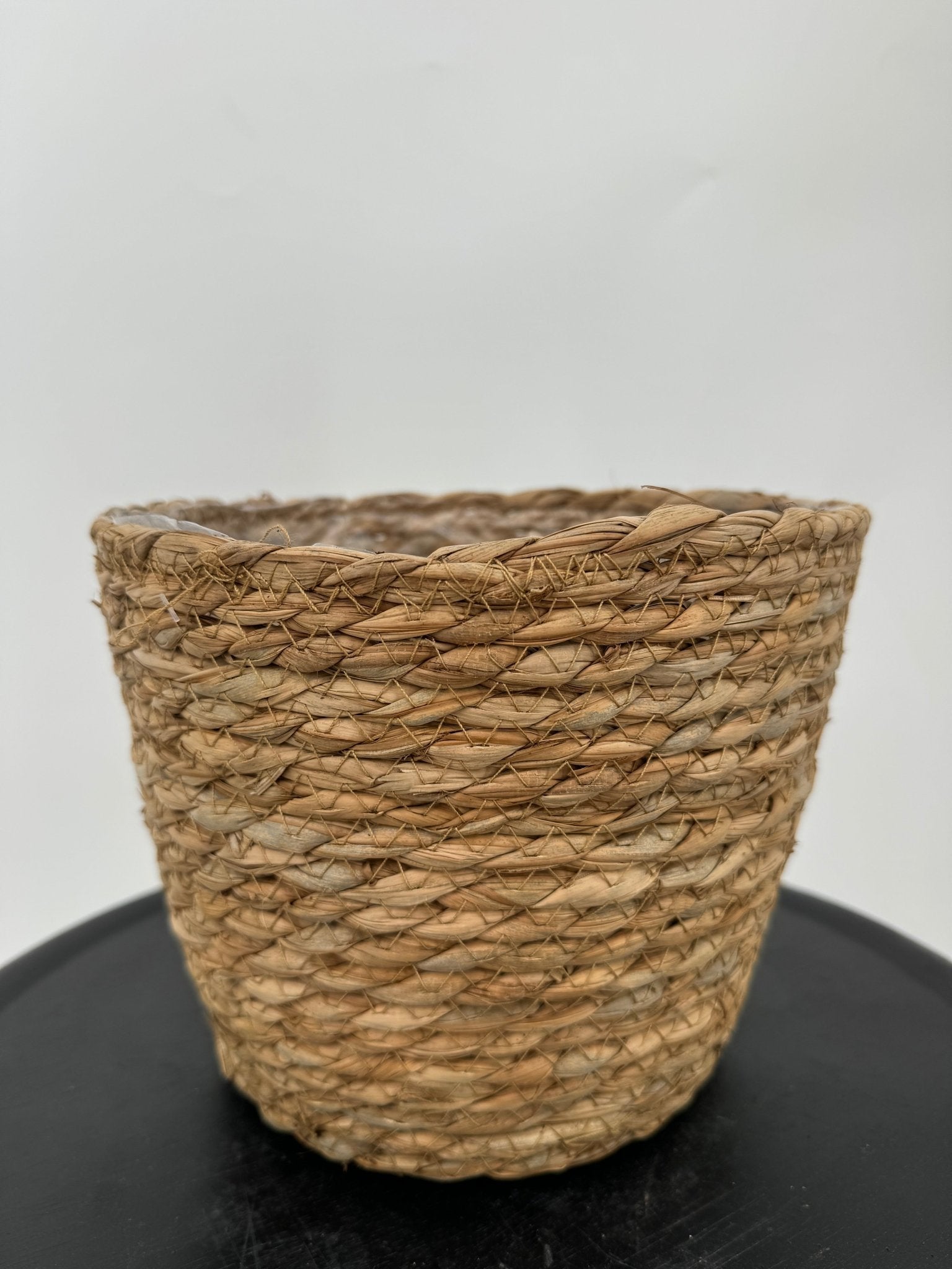 עציץ קש קוטר 13\16\22 ס״מ - רוטין (ירוק במרפסת לשעבר)