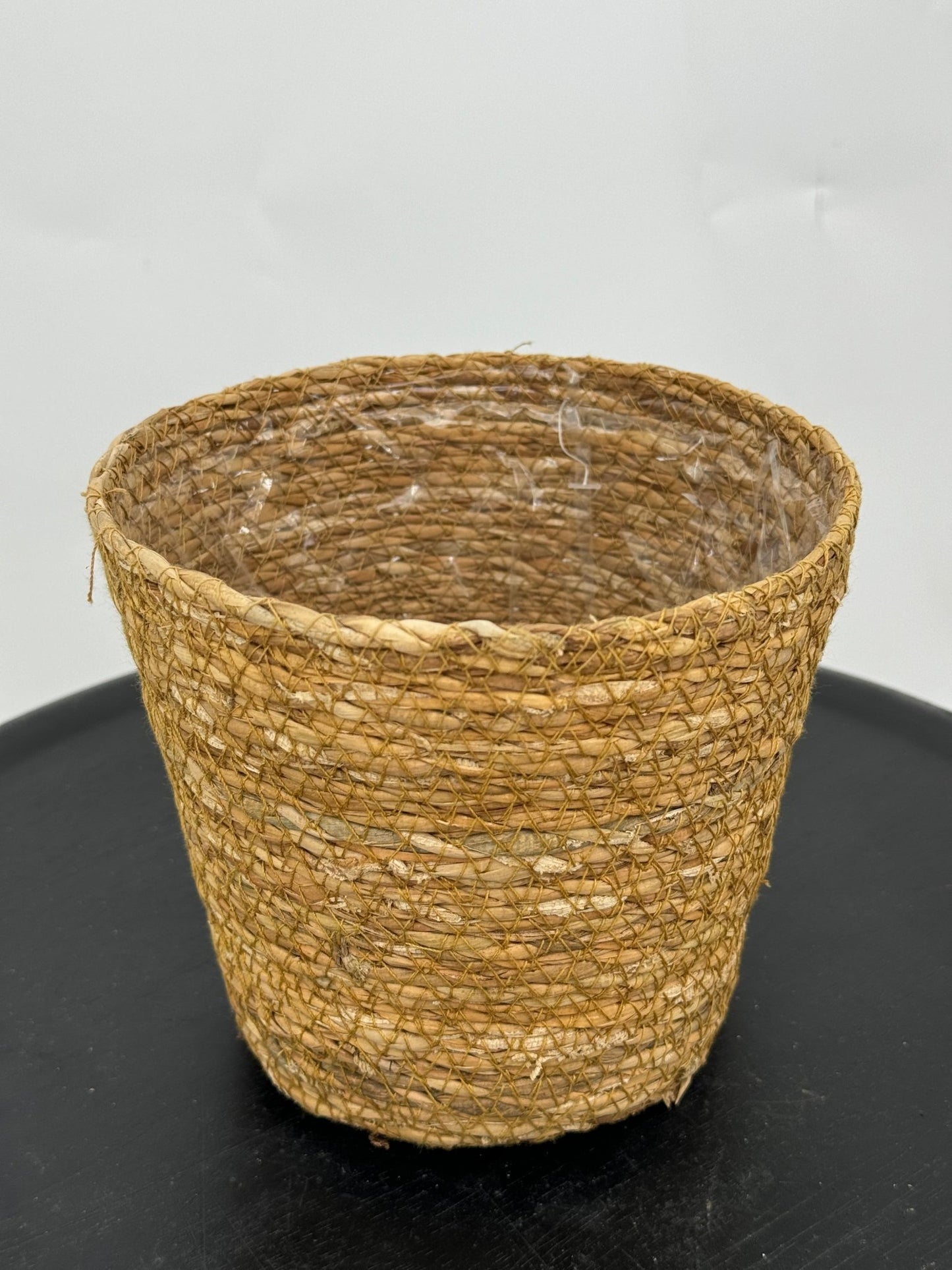 עציץ קש קוטר 13\16\22 ס״מ - רוטין (ירוק במרפסת לשעבר)